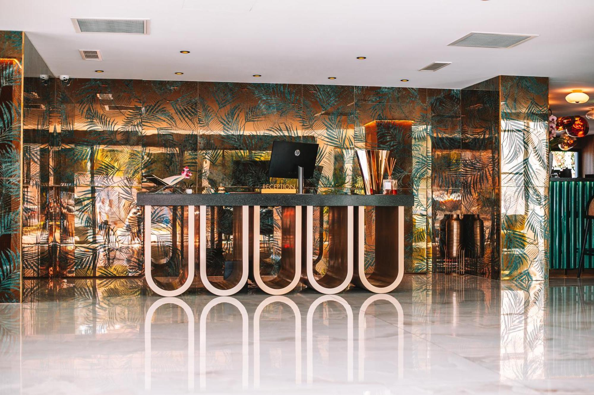 Calvi Hotel Екстериор снимка