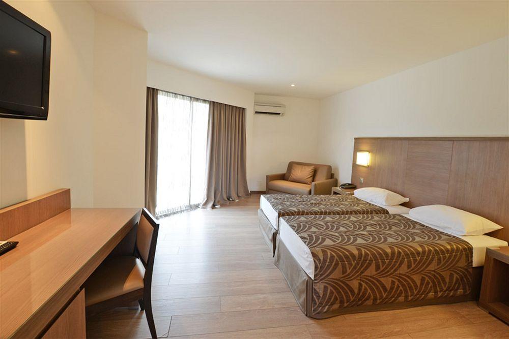 Calvi Hotel Екстериор снимка