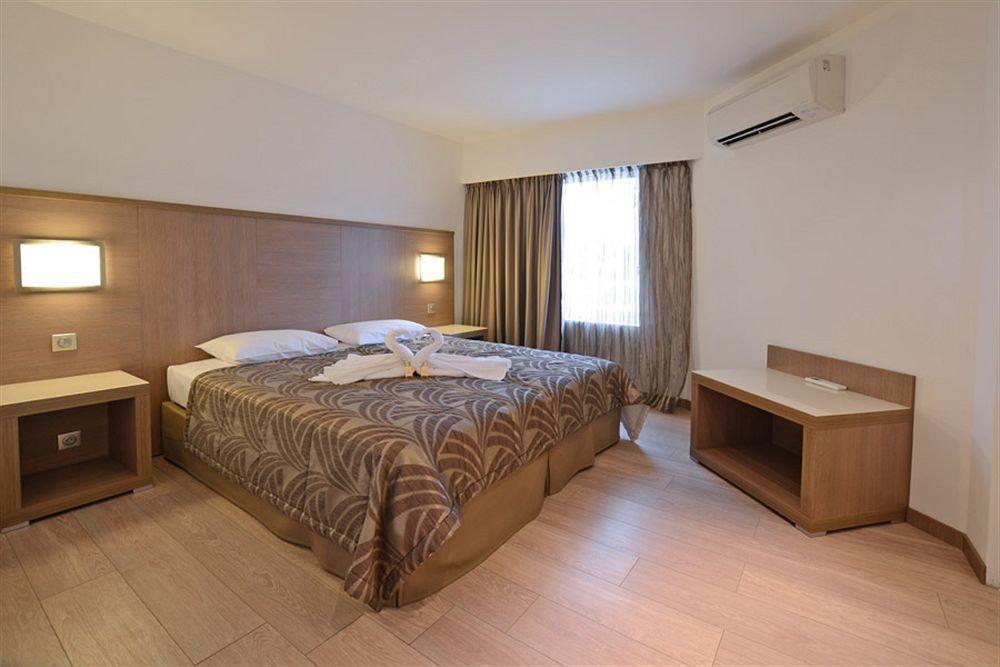 Calvi Hotel Екстериор снимка