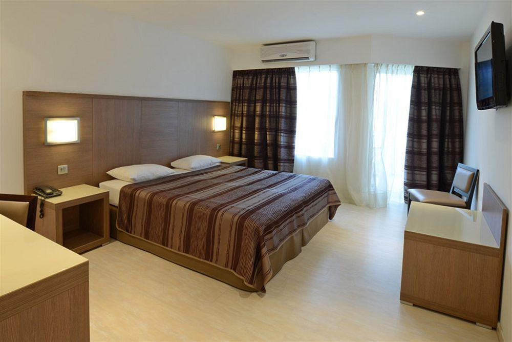 Calvi Hotel Екстериор снимка